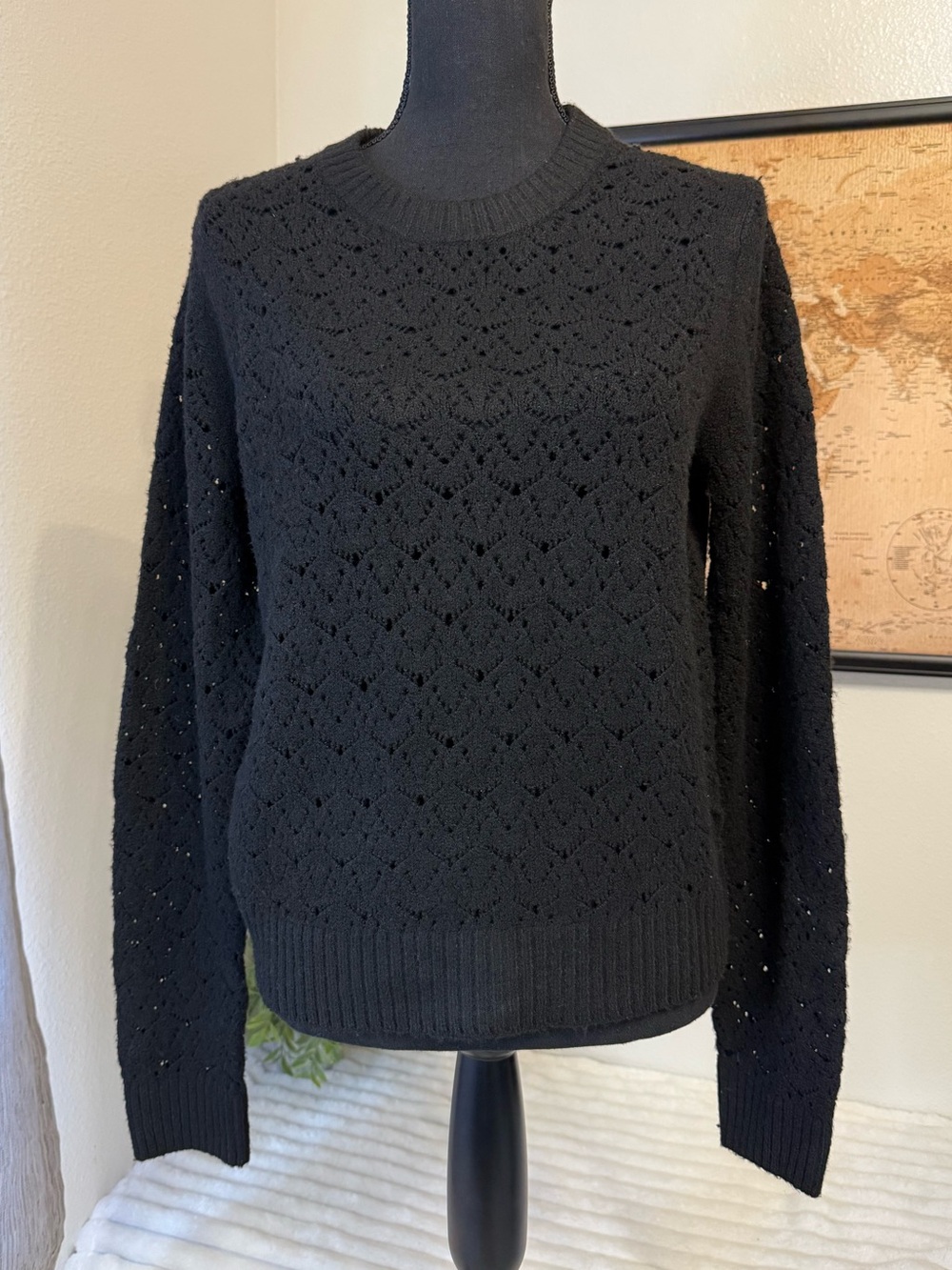 Universal Threads black knit sweater size medium